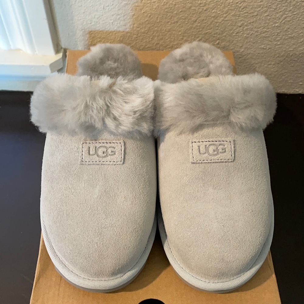UGG SLIPPERS
